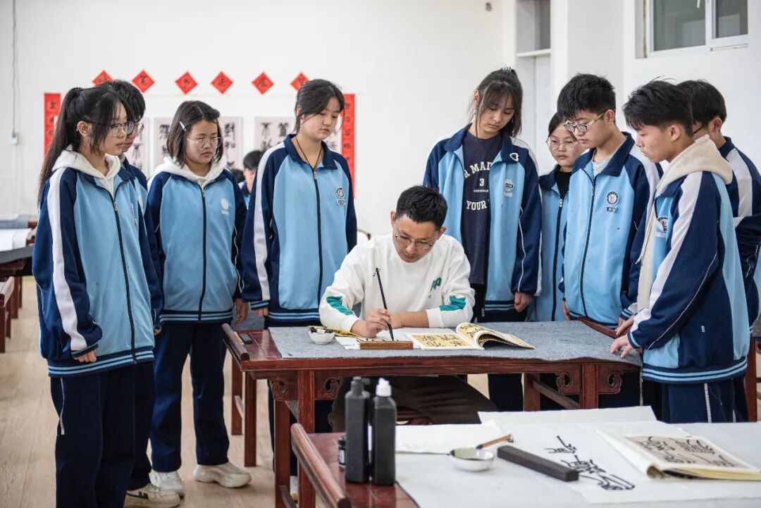 翰墨起舞展锋芒国开艺苑谱新篇菏泽国开中学2023级艺术联考大捷_38.jpg