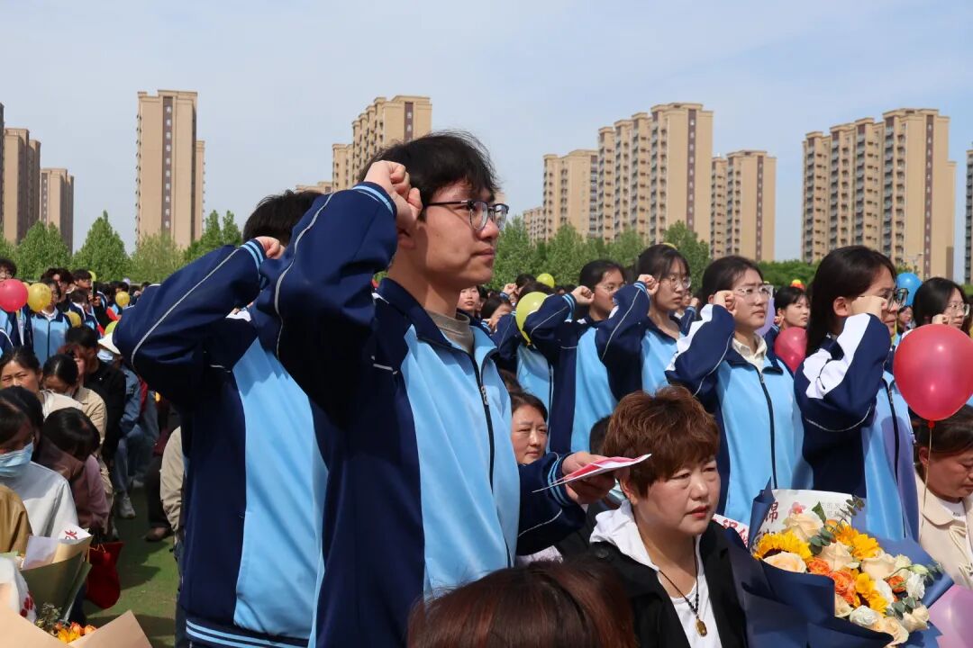 国开精彩教育十八而志逐梦高考菏泽国开中学2023级高三成人礼圆满举行_41.jpg